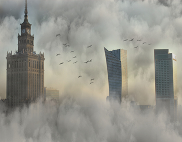 Miasto Warszawa w kłębach dymu